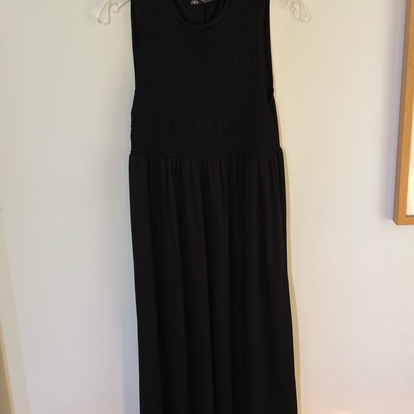 Zara wrinkle look dress black size medium - Picture 2 of 8
